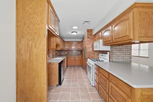 1801 Tyler Ave, Euless, TX 76040 - Photo 18