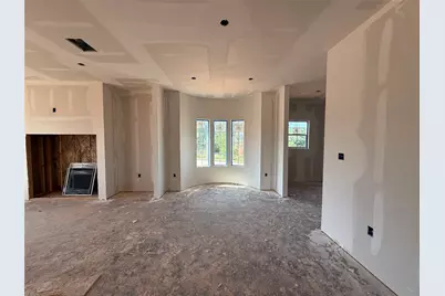 111 W Cupit Way, Gladewater, TX 75647 - Photo 6