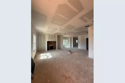 111 W Cupit Way, Gladewater, TX 75647 - Photo 4