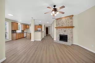 2616 Cove Dr, Grand Prairie, TX 75054 - Photo 4