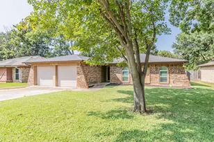 2013 Memphis Dr, Bedford, TX 76022 - Photo 2