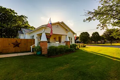 611 Grayson Street, Nocona, TX 76255 - Photo 40