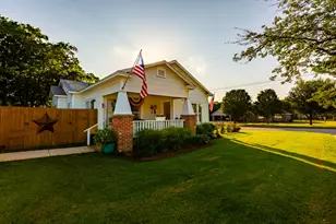 611 Grayson St, Nocona, TX 76255 - Photo 40