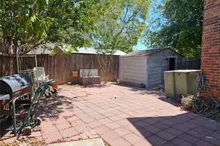 2760 Patricia Ln, Garland, TX 75041 - Photo 10