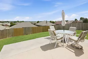 9236 Hunters Ct, White Settlement, TX 76108 - Photo 4