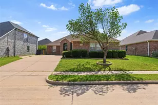 1640 Nashwood Dr, Grand Prairie, TX 75051 - Photo 1