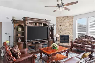 1640 Nashwood Dr, Grand Prairie, TX 75051 - Photo 6