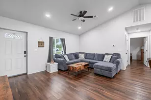 106 Edith St, Bowie, TX 76230 - Photo 4