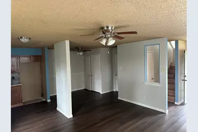 312 Victoria, Grand Prairie, TX 75052 - Photo 4