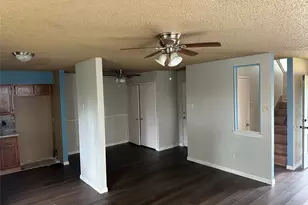 312 Victoria, Grand Prairie, TX 75052 - Photo 4