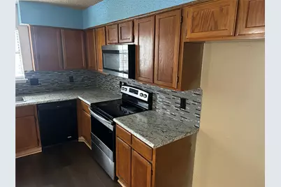 312 Victoria, Grand Prairie, TX 75052 - Photo 6