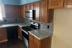312 Victoria, Grand Prairie, TX 75052 - Photo 6