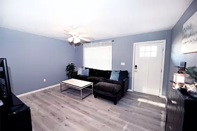 212 E Clay Street, Bowie, TX 76230 - Photo 2