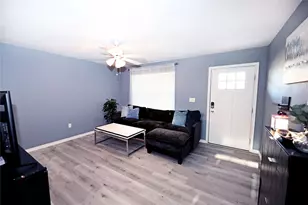 212 E Clay St, Bowie, TX 76230 - Photo 2
