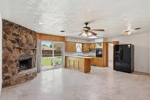 532 Lindenwood Dr, Lancaster, TX 75134 - Photo 4
