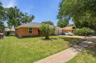 532 Lindenwood Dr, Lancaster, TX 75134 - Photo 16