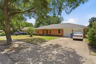 532 Lindenwood Dr, Lancaster, TX 75134 - Photo 2