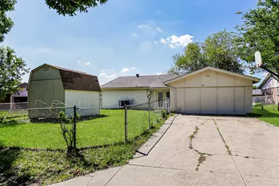 1217 Meadow Creek Drive, Lancaster, TX 75146 - Photo 18