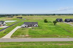 835 Clb Lk Rd, Whitesboro, TX 76273 - Photo 2