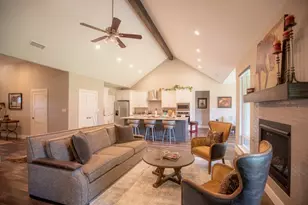 176 Lakeview Cir, Pilot Point, TX 76258 - Photo 12