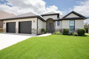 176 Lakeview Cir, Pilot Point, TX 76258 - Photo 1