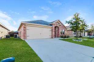 1218 Meadow Creek Dr, Princeton, TX 75407 - Photo 2