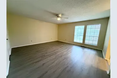 1301 Lovell Drive, Arlington, TX 76012 - Photo 10