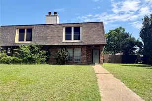 1301 Lovell Dr, Arlington, TX 76012 - Photo 1