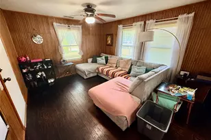 922 Plum St, Graham, TX 76450 - Photo 4