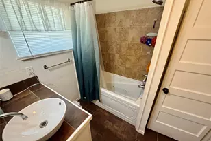 922 Plum St, Graham, TX 76450 - Photo 8