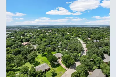 640 Cardinal Drive, Woodway, TX 76712 - Photo 34