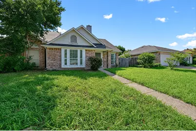 6611 Olivewood Drive, Arlington, TX 76001 - Photo 2