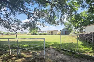 305 School House Rd, Paradise, TX 76073 - Photo 4