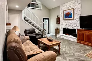 2007 Fleur De Lis Ct, Arlington, TX 76012 - Photo 2