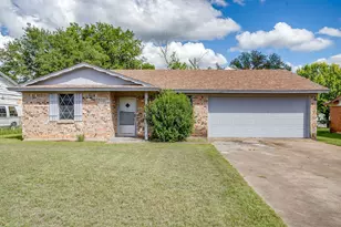 1413 Phillips St, Cleburne, TX 76033 - Photo 1