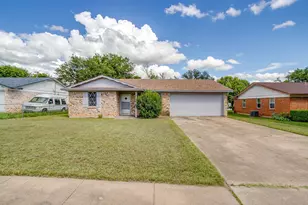 1413 Phillips St, Cleburne, TX 76033 - Photo 2