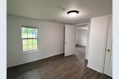 927 W Baker Street, Denison, TX 75020 - Photo 6