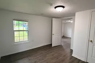 927 W Baker St, Denison, TX 75020 - Photo 6