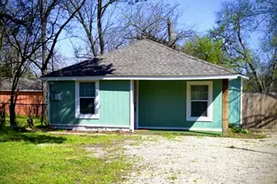 927 W Baker St, Denison, TX 75020 - Photo 1