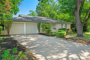 1705 Manchester Dr, Arlington, TX 76012 - Photo 2