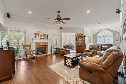 1607 Chaucer Drive, Cleburne, TX 76033 - Photo 8