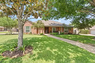 1607 Chaucer Dr, Cleburne, TX 76033 - Photo 1