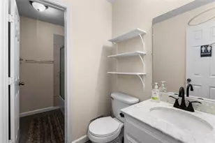 1121 Sam Houston Dr, Garland, TX 75042 - Photo 16