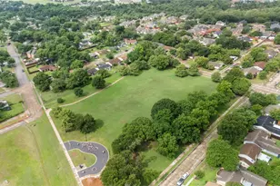 1121 Sam Houston Dr, Garland, TX 75042 - Photo 24