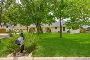 213 Mistletoe Ln, Keene, TX 76059 - Photo 2