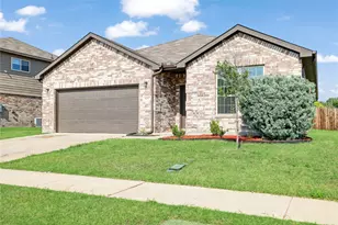 1217 Benwick Dr, Van Alstyne, TX 75495 - Photo 2