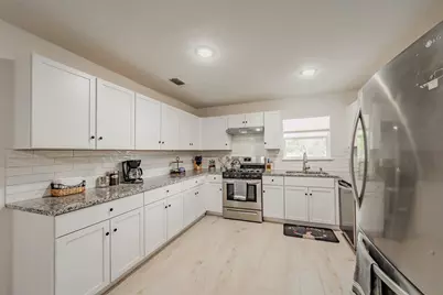 1306 E Lovers Lane, Arlington, TX 76010 - Photo 10