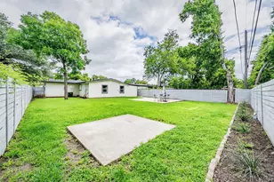 1306 E Lovers Ln, Arlington, TX 76010 - Photo 32