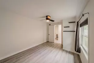 1306 E Lovers Ln, Arlington, TX 76010 - Photo 24