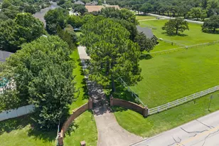 8111 Russell Curry Rd, Arlington, TX 76001 - Photo 4
